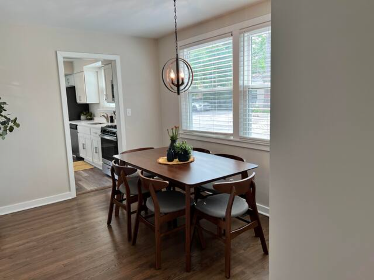 105 E North Ave - Photo 4 of 10