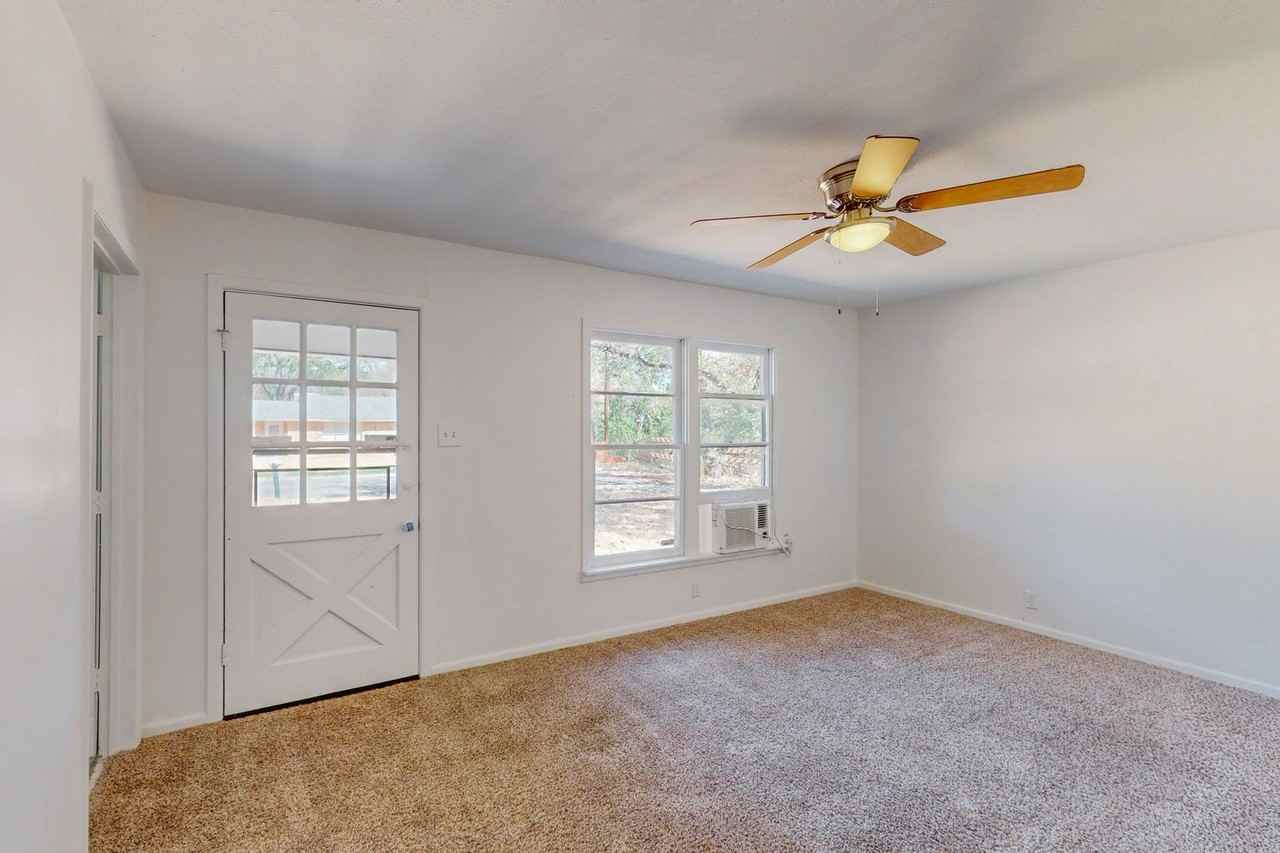 101 Marengo St - Photo 7 of 35