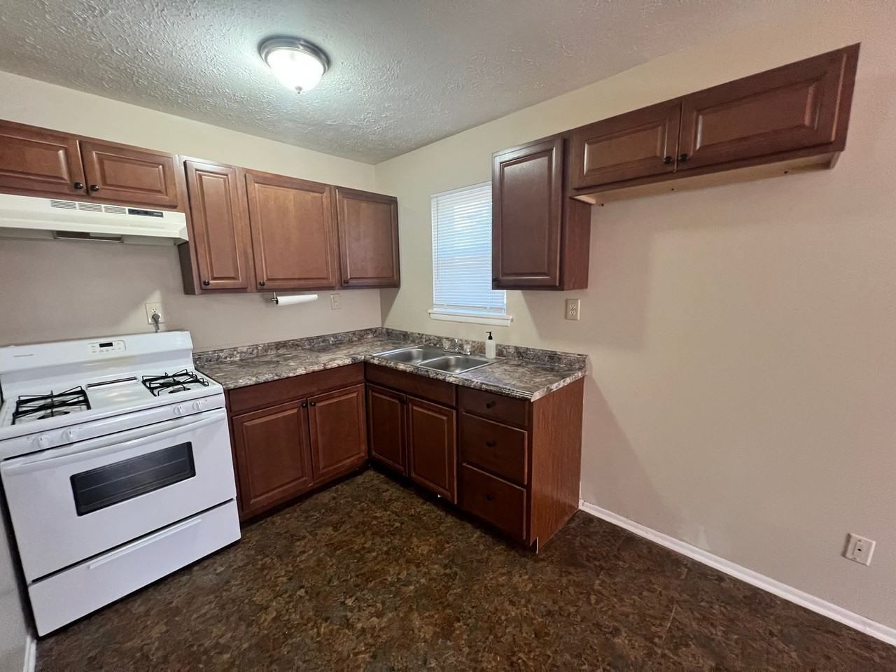 7727 Rochelle Rd - Photo 2 of 6