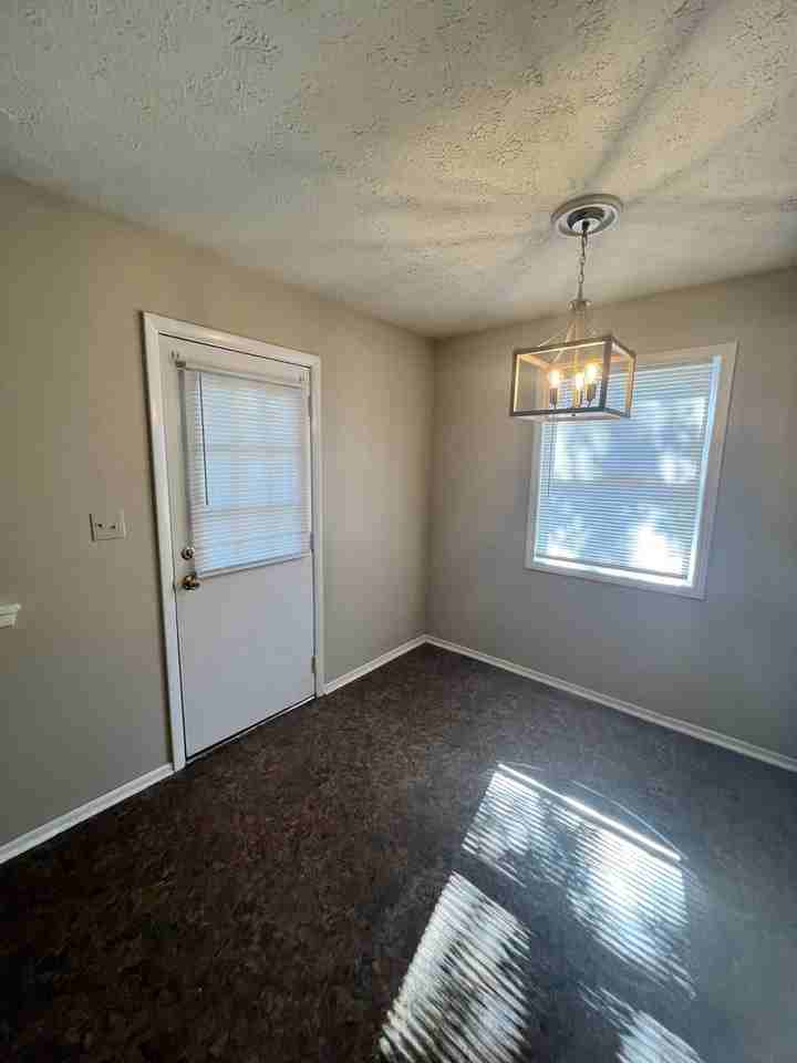 7727 Rochelle Rd - Photo 3 of 6
