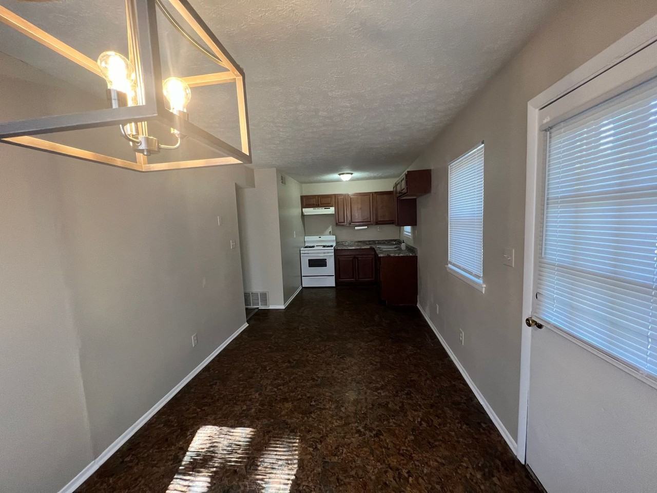 7727 Rochelle Rd - Photo 4 of 6