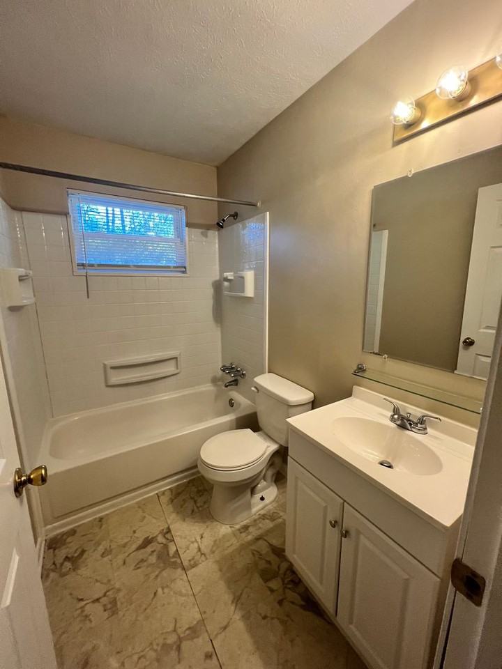 7727 Rochelle Rd - Photo 5 of 6