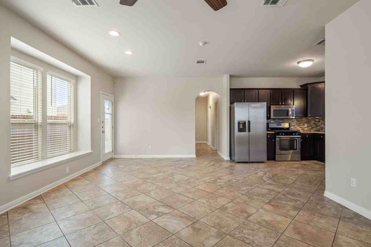 102 Preston Trl - Photo 6 of 28