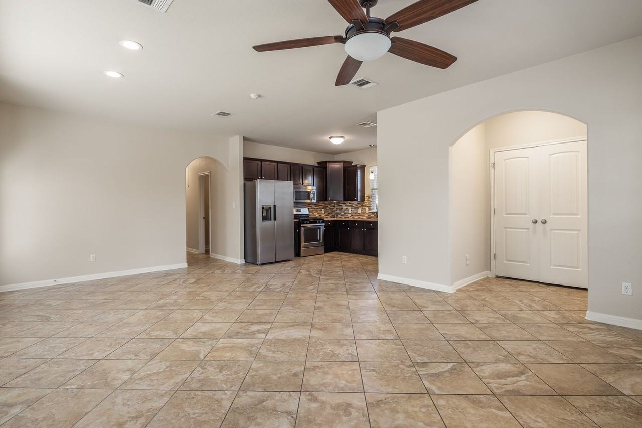 102 Preston Trl - Photo 7 of 28