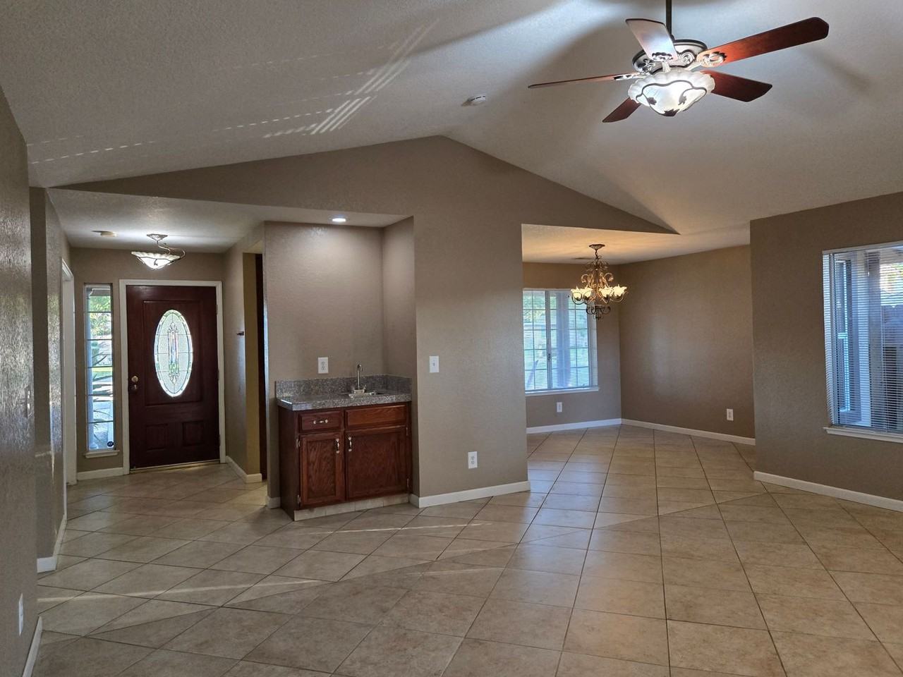 1412 Paulanell Ct - Photo 2 of 12