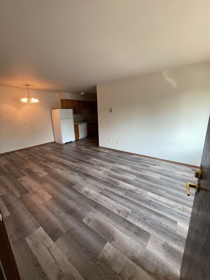 MacArthur Arms Apartment Community - Photo 2 of 21