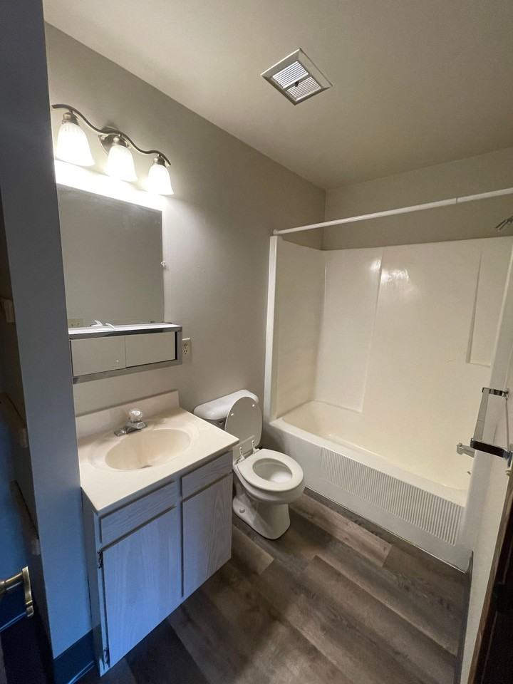 MacArthur Arms Apartment Community - Photo 7 of 9