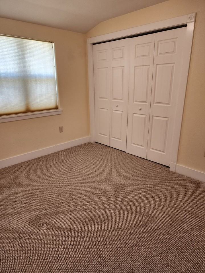 213 W 10th St - Photo 3 of 13