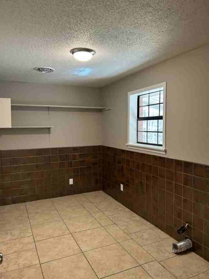 2633 Mount Pleasant Rd - Photo 2 of 13