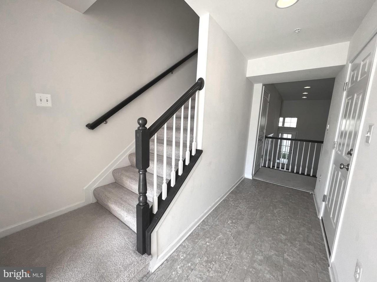 620 Shore Forest Dr - Photo 3 of 34