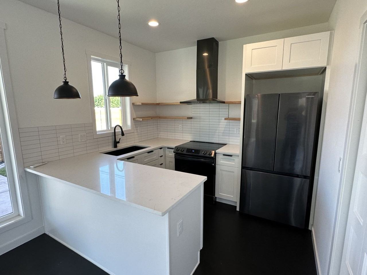 8007 Sunset Ln - Photo 6 of 17