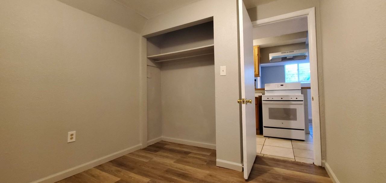 1129 S Raritan St - Photo 4 of 14