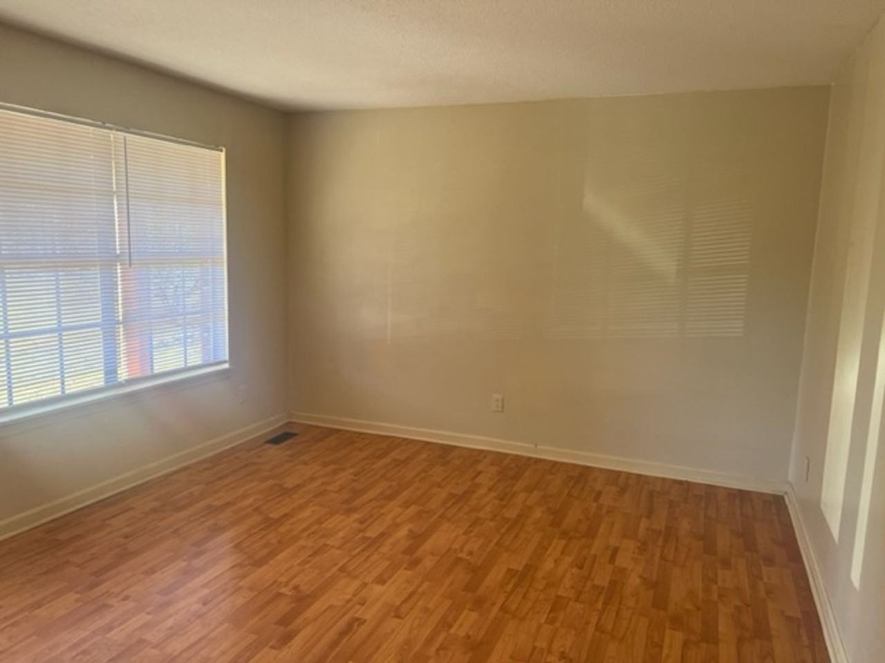 815 Scenic Dr Se - Photo 2 of 10