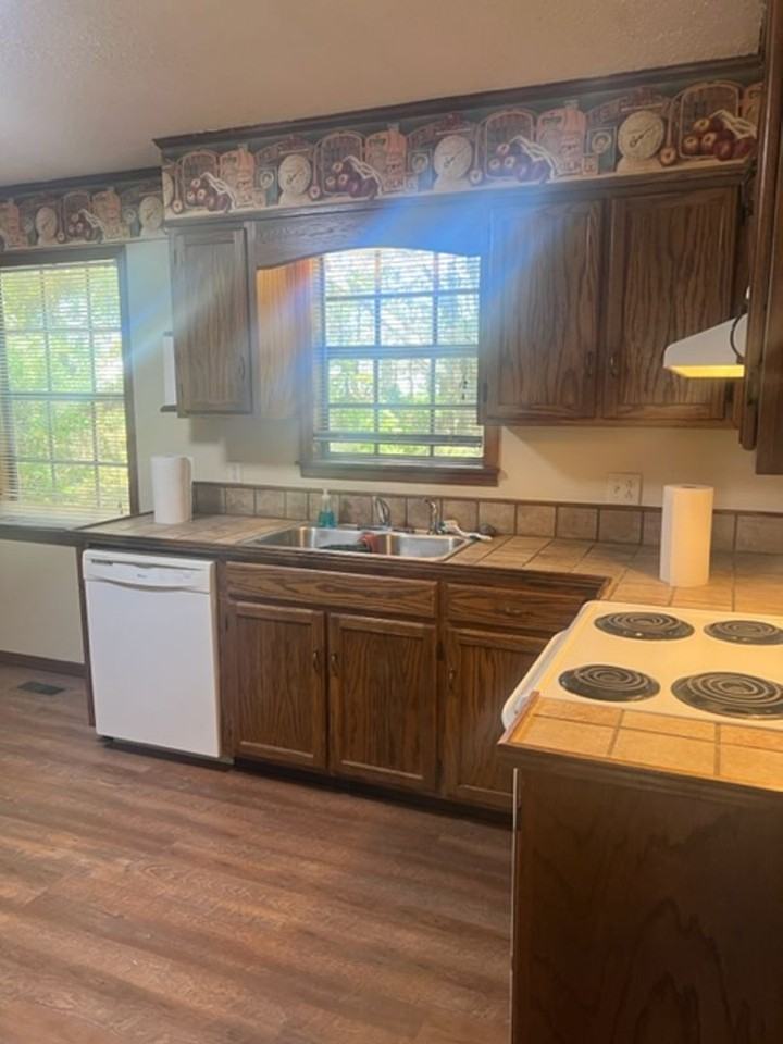 815 Scenic Dr Se - Photo 3 of 10