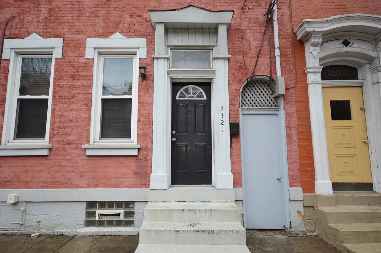2321 Sarah St - Photo 2 of 15