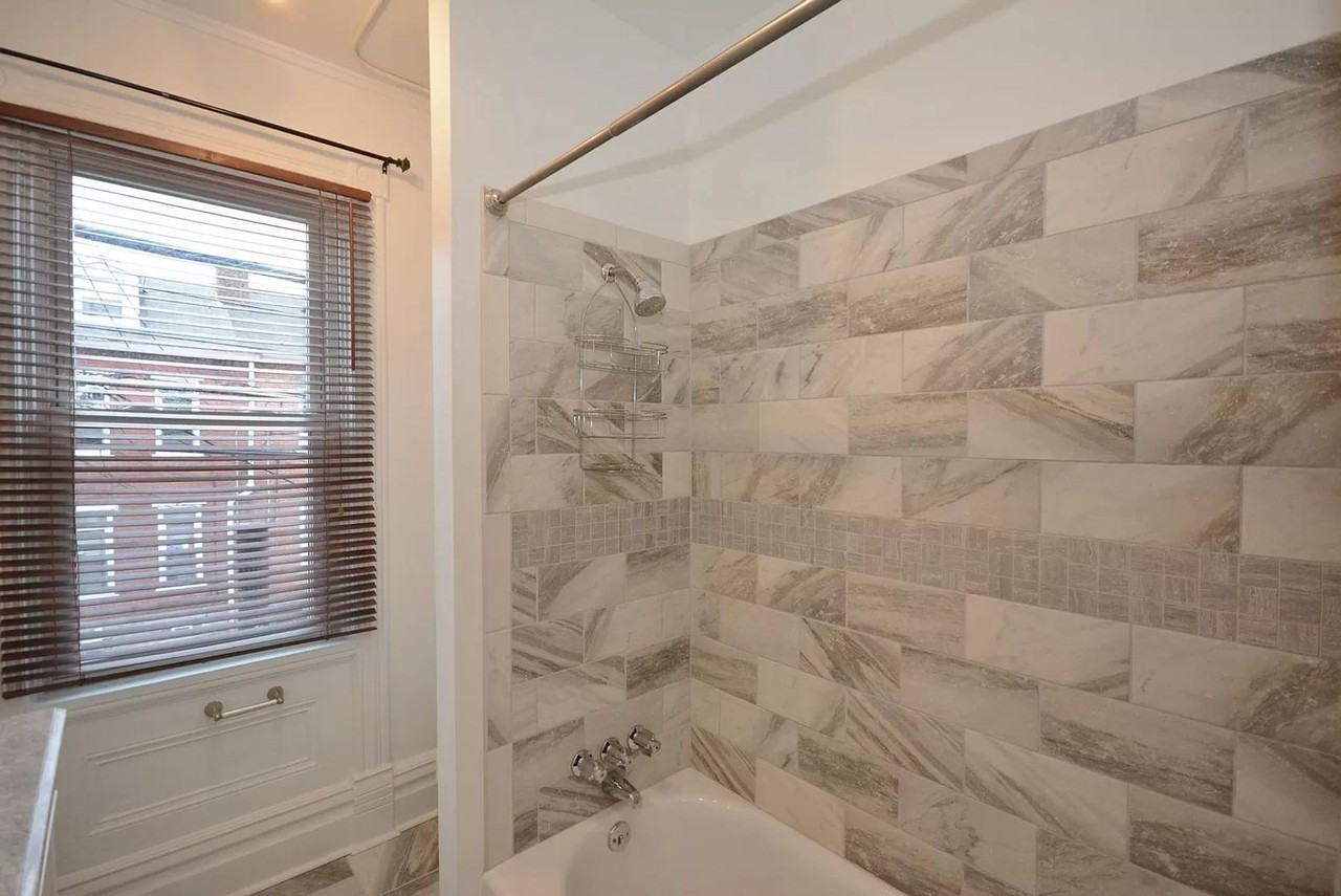 2321 Sarah St - Photo 5 of 15