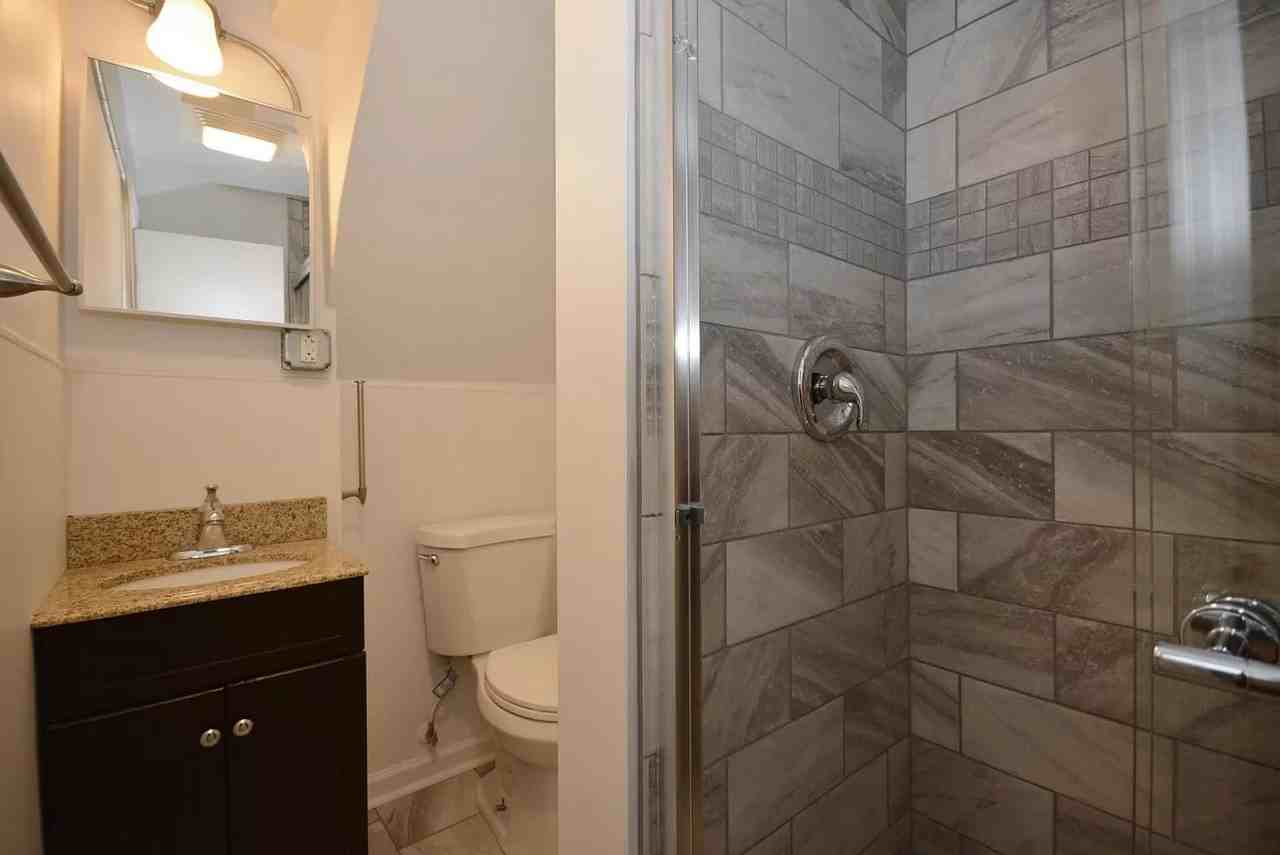 2321 Sarah St - Photo 7 of 15
