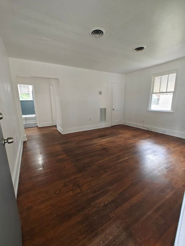 2116 Richmond Ave - Photo 4 of 12