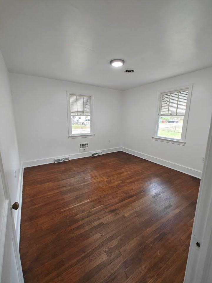 2116 Richmond Ave - Photo 6 of 12