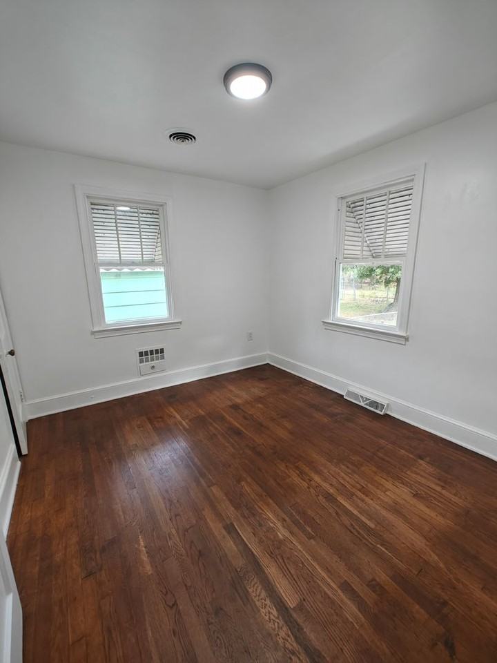 2116 Richmond Ave - Photo 7 of 12