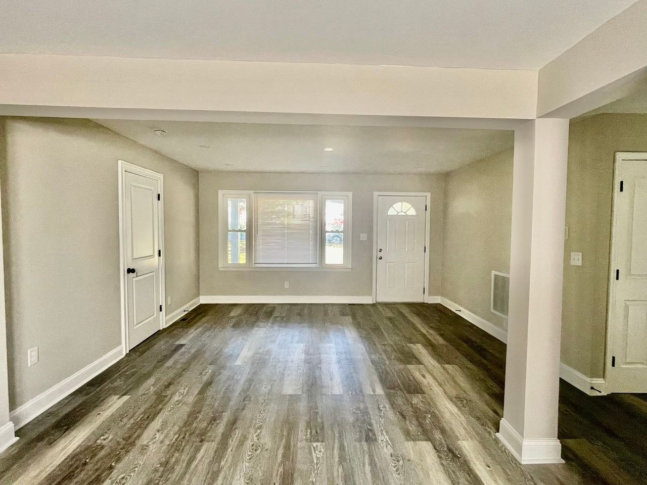 115 S Oak St - Photo 3 of 23