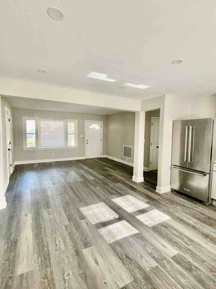 115 S Oak St - Photo 4 of 23