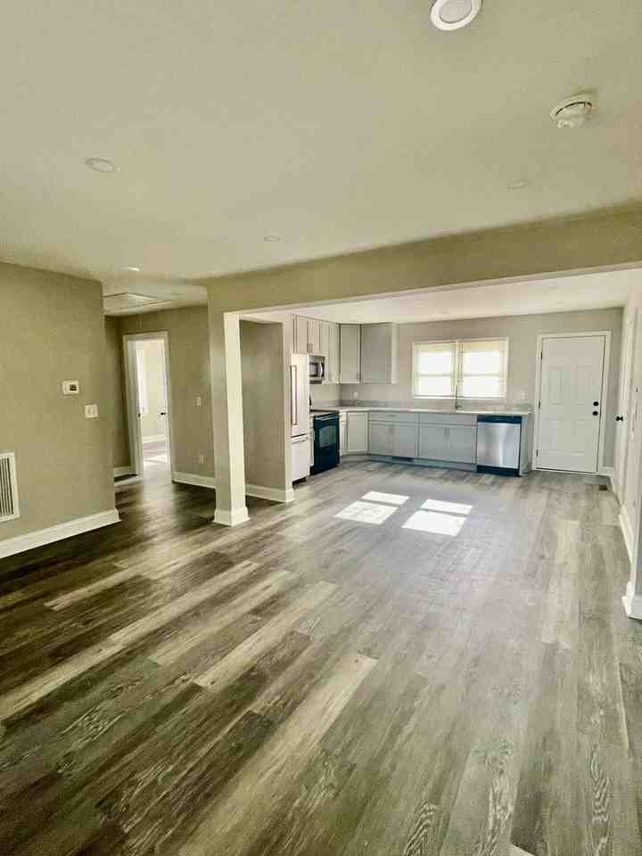 115 S Oak St - Photo 5 of 23