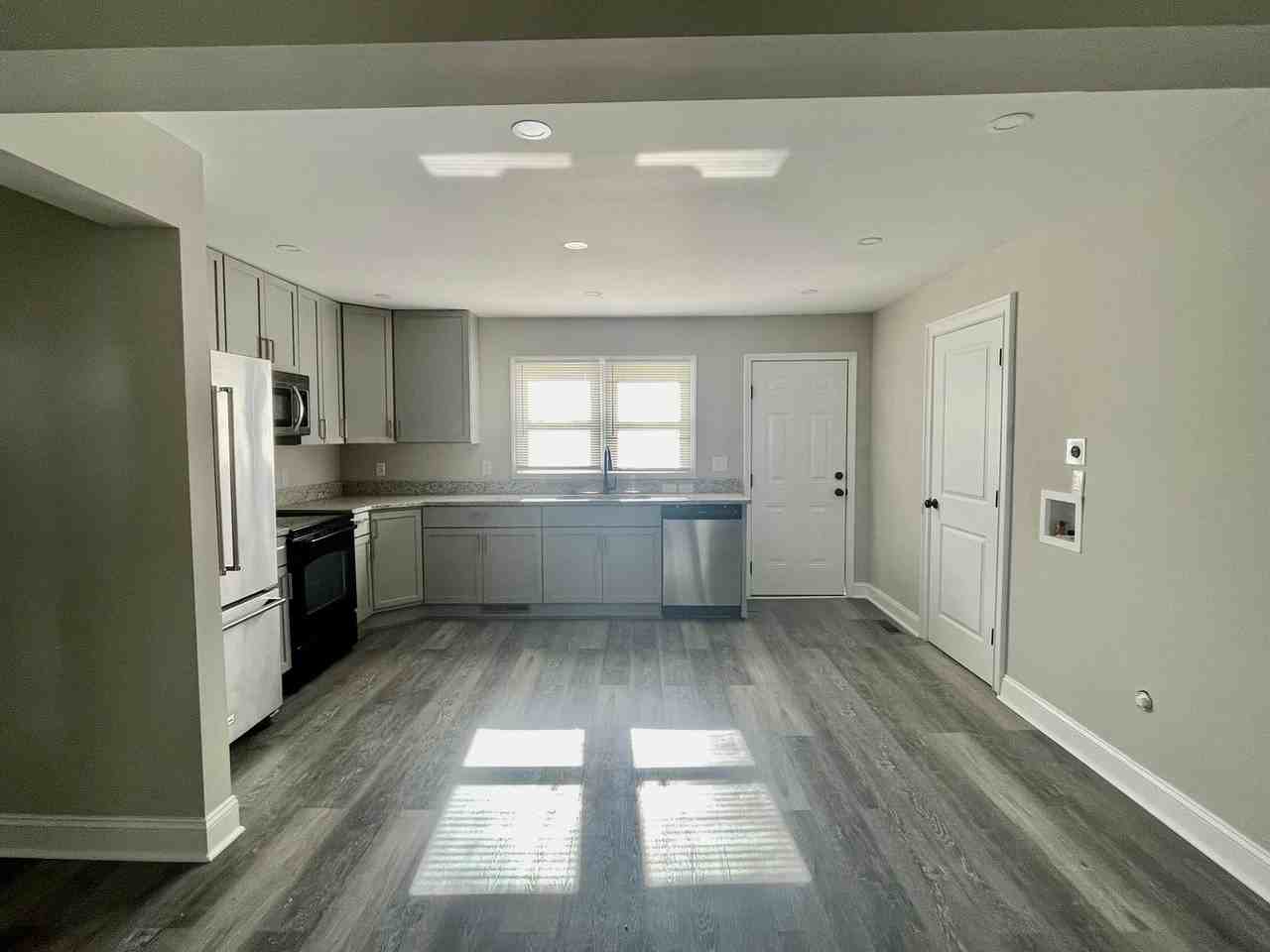 115 S Oak St - Photo 6 of 23
