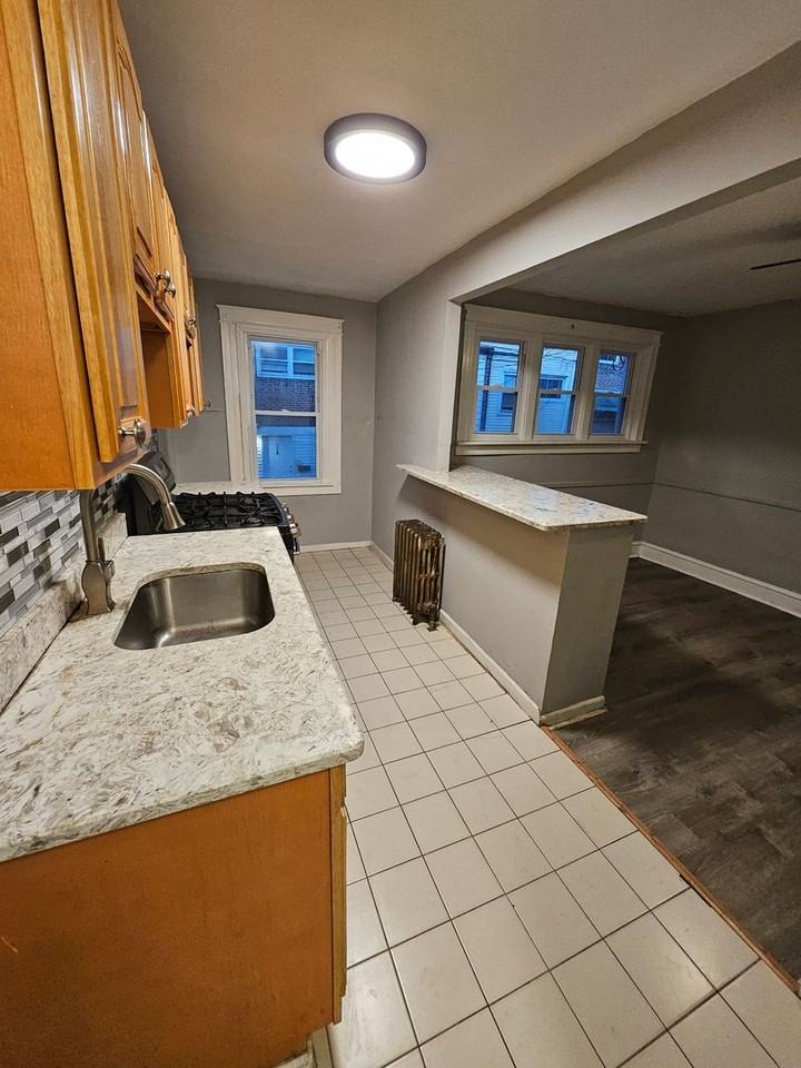 133 Laurel Rd - Photo 3 of 9