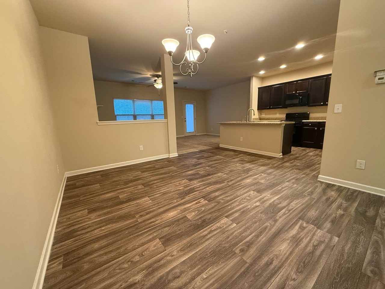 122 Oakview Psge - Photo 2 of 20