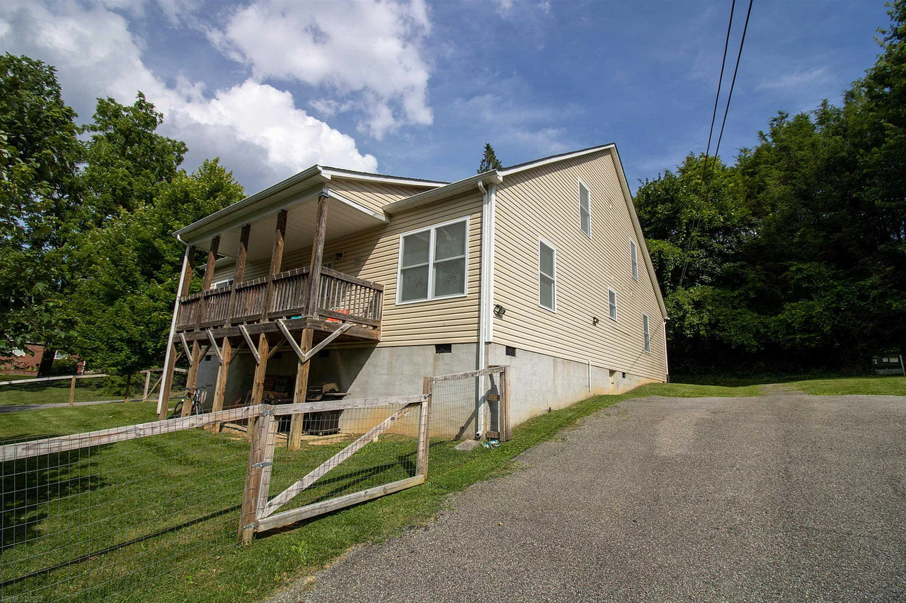 320 Graves Ave - Photo 2 of 27