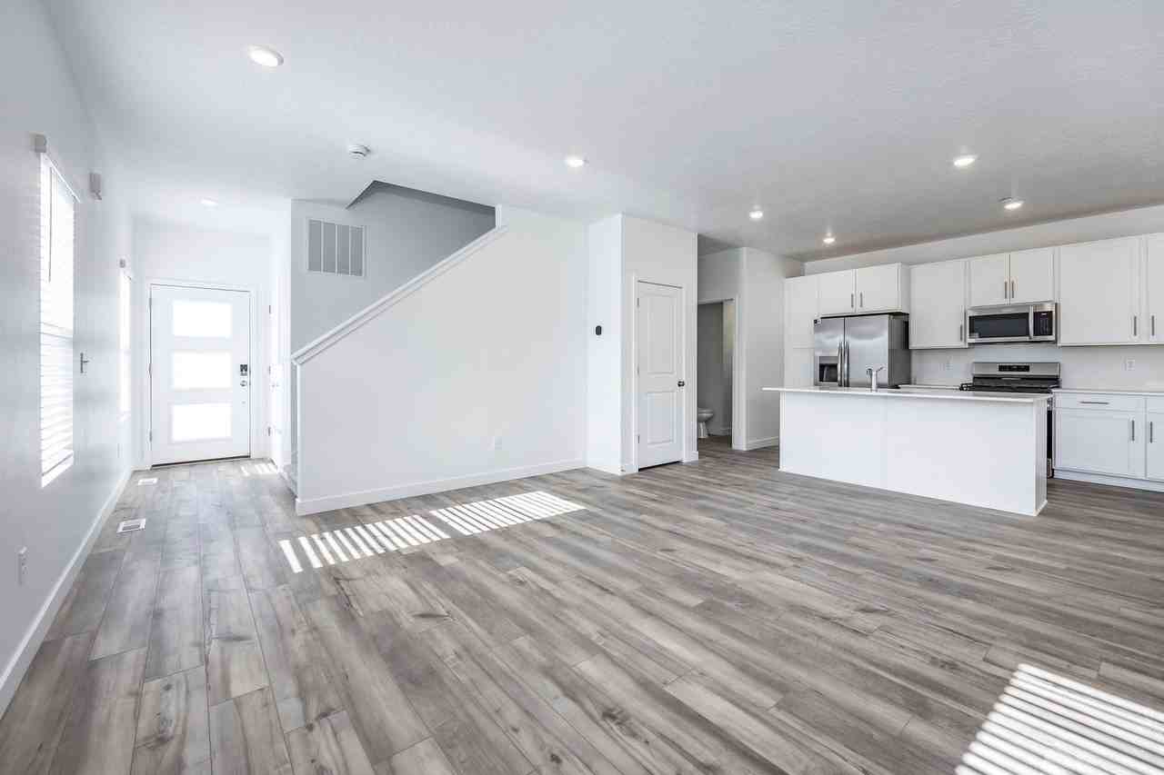 2354 N Canal View Ln - Photo 4 of 32