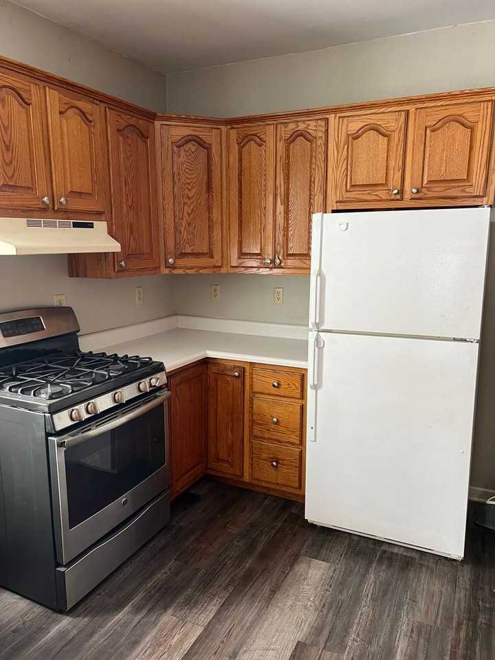 1765 Madison St - Photo 3 of 10