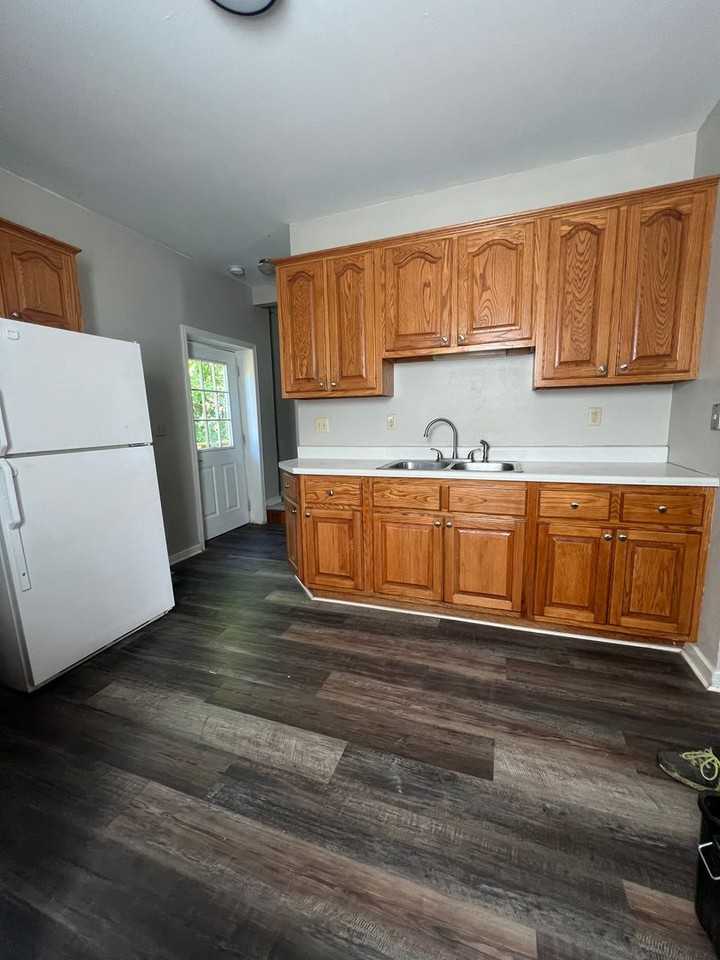 1765 Madison St - Photo 4 of 10