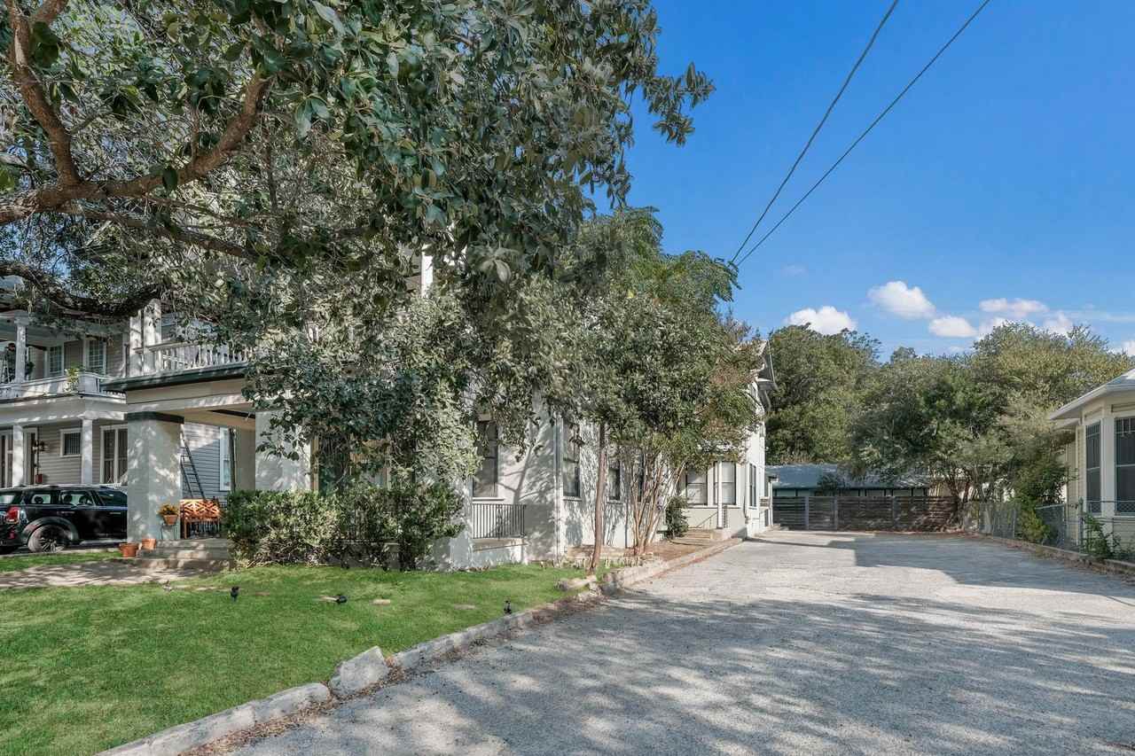 121 W Woodlawn Ave #1 - Photo 2 of 24