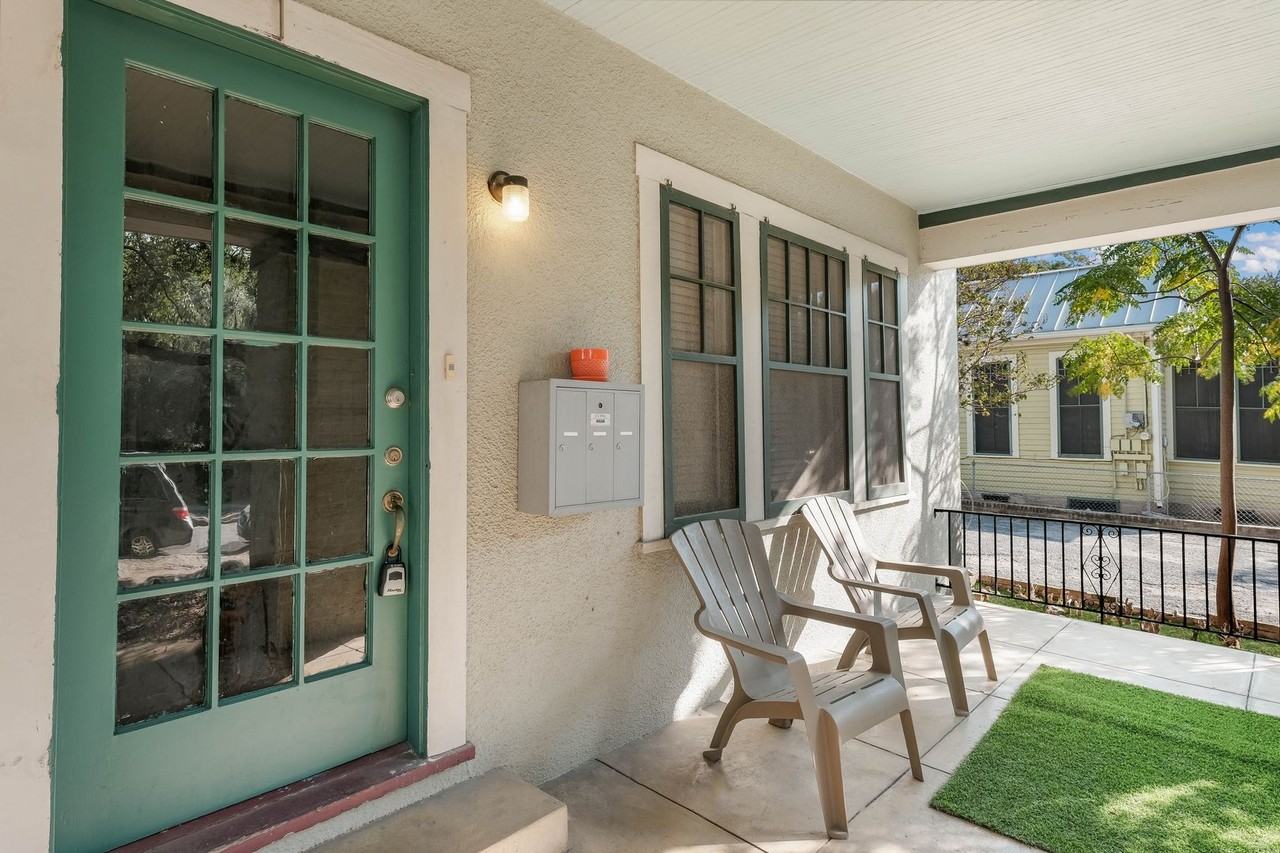 121 W Woodlawn Ave #1 - Photo 3 of 24