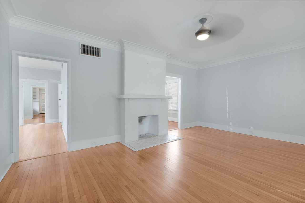 121 W Woodlawn Ave #1 - Photo 5 of 24