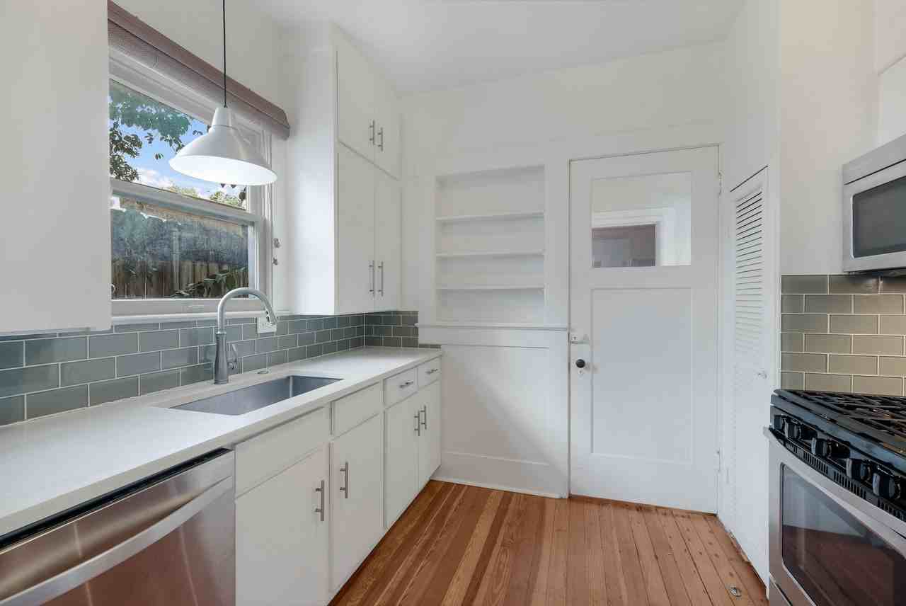 121 W Woodlawn Ave #1 - Photo 7 of 24