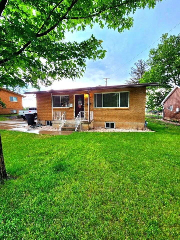 4485 S Ridgeline Dr - Photo 3 of 38