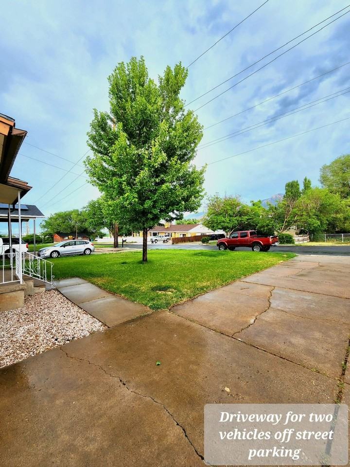 Beautifully updated duplex with parking and a storage shed - Photo 5 of 19