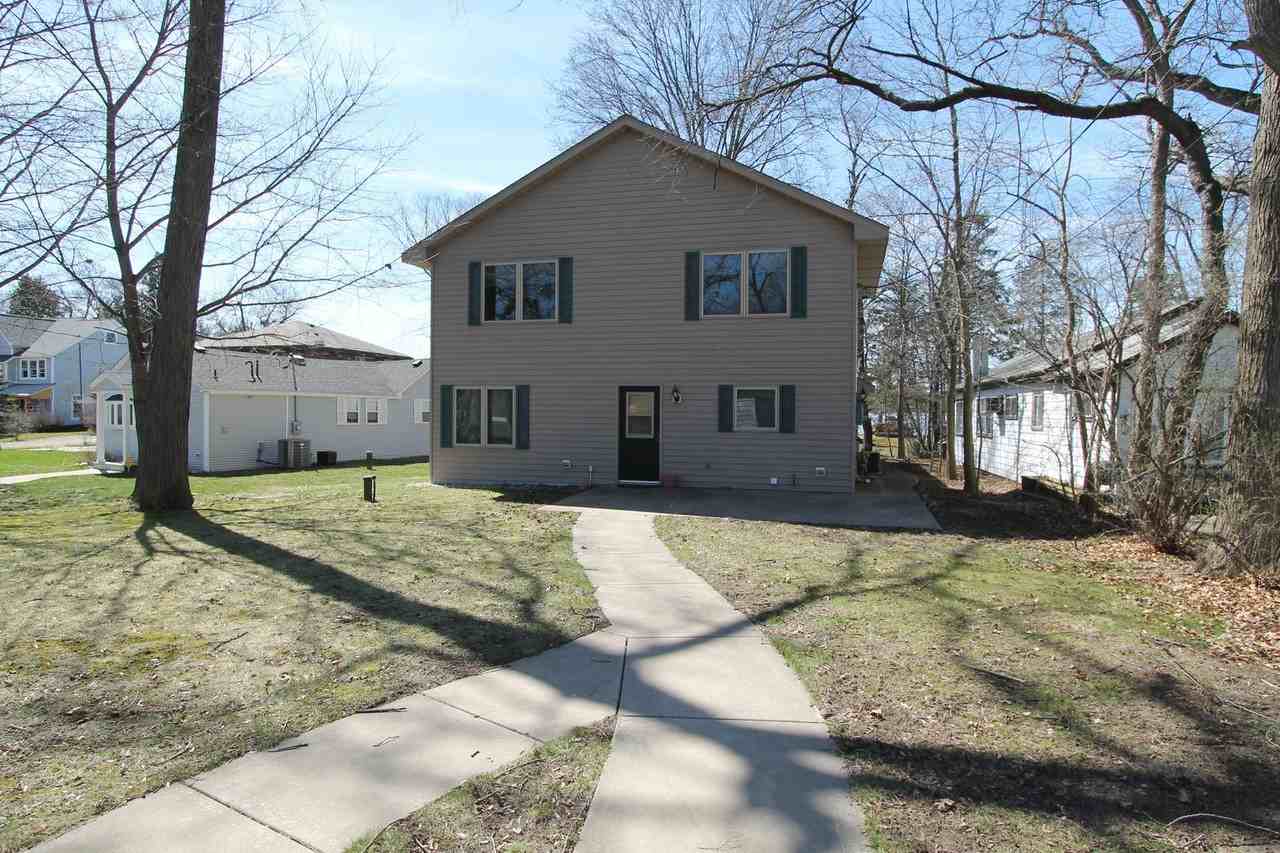 8040 Park St - Photo 2 of 17