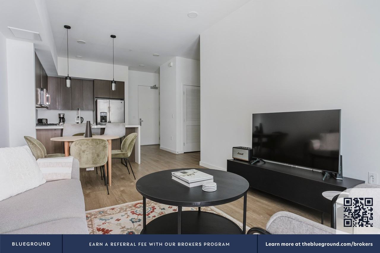 6606 Variel Avenue - Photo 4 of 48