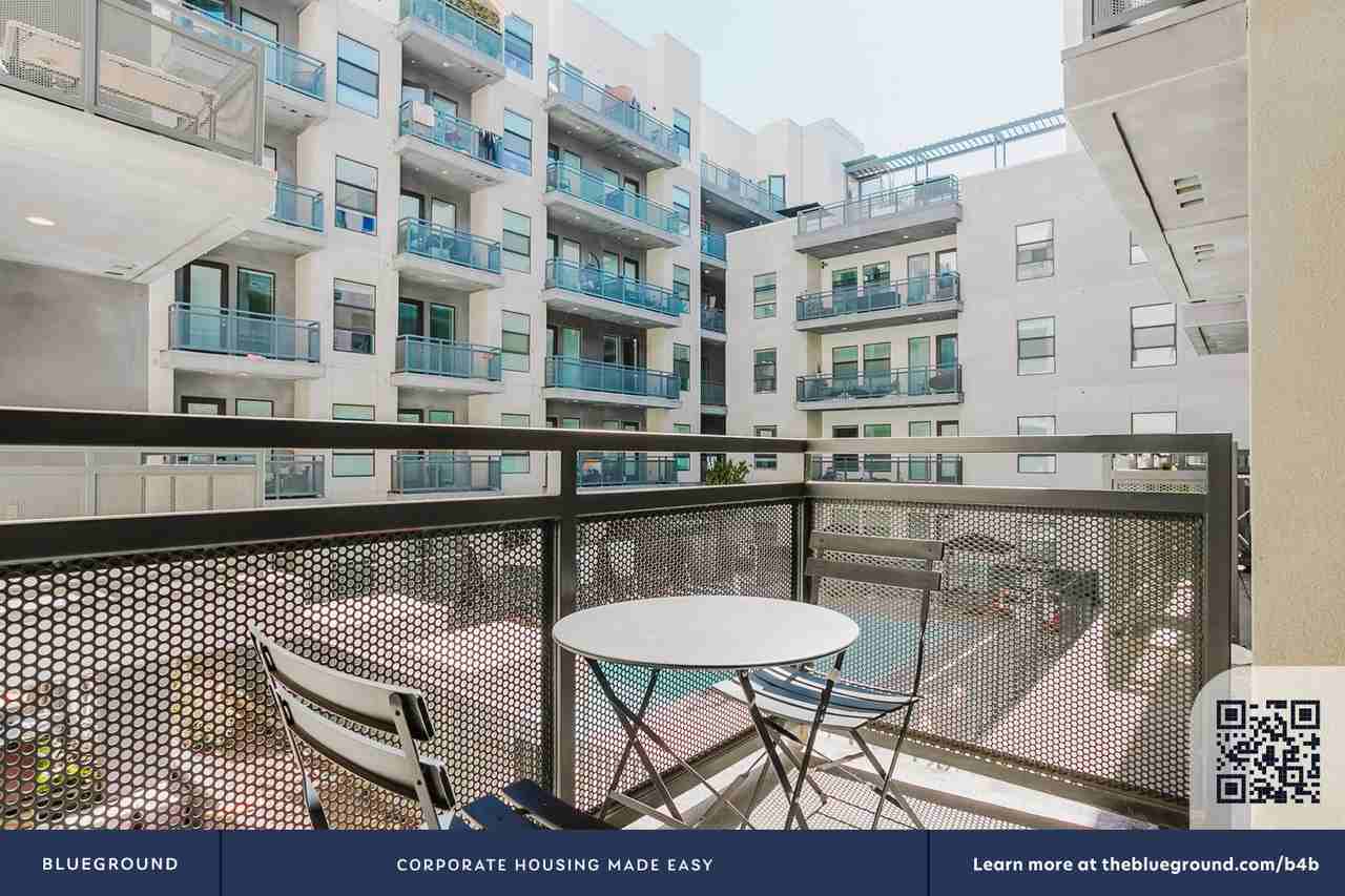 6606 Variel Avenue - Photo 5 of 48