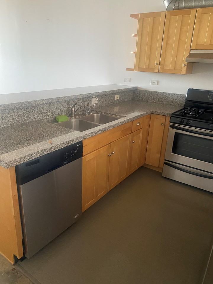 1610 W 7th St #406 - Photo 5 of 19