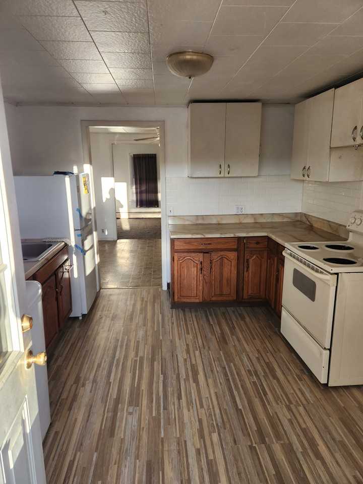 17 Willis Ave #B - Photo 3 of 8