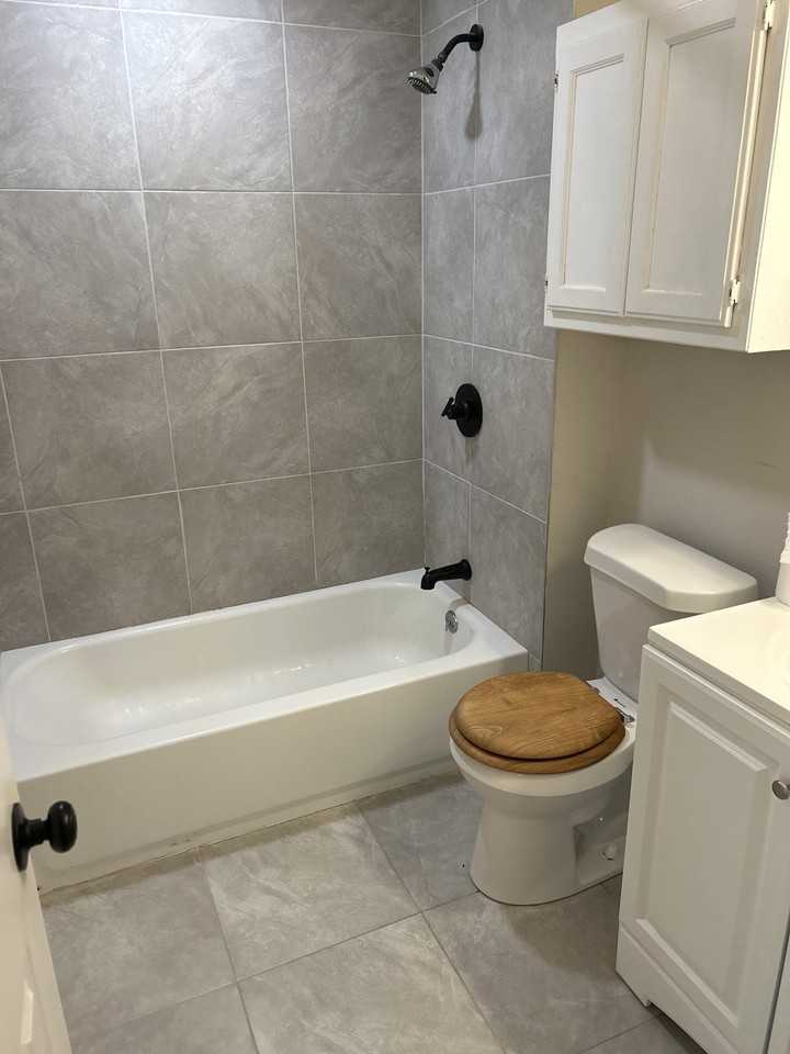 924 N Elm St #NA - Photo 7 of 9