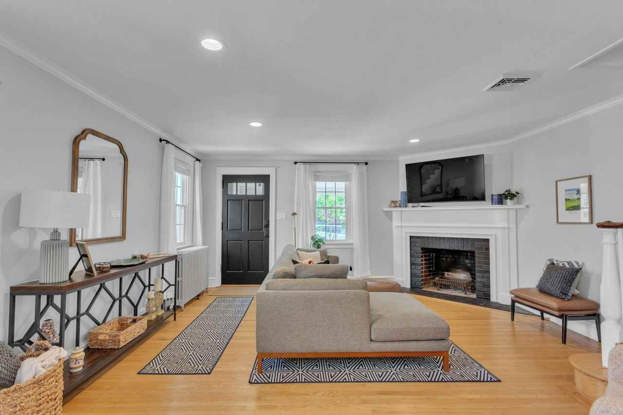 2314 Bryn Mawr Ave #NA - Photo 3 of 32