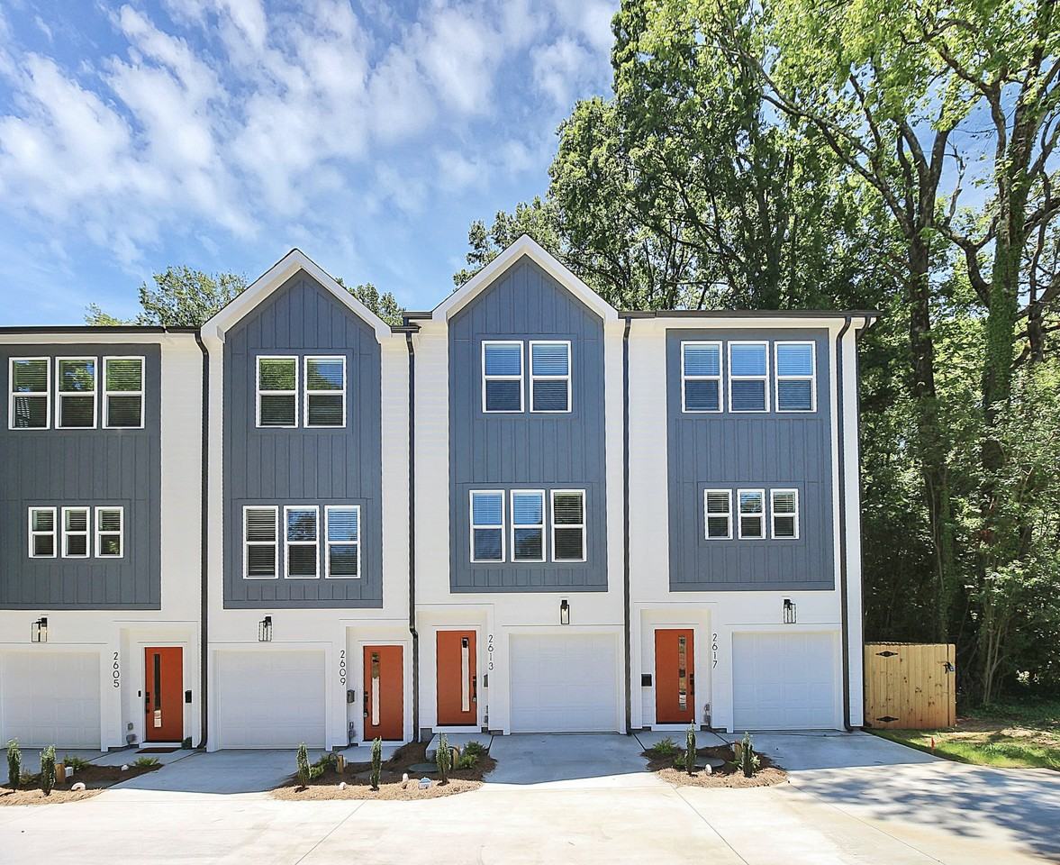 2613 Dr Carver Rd - Photo 2 of 30