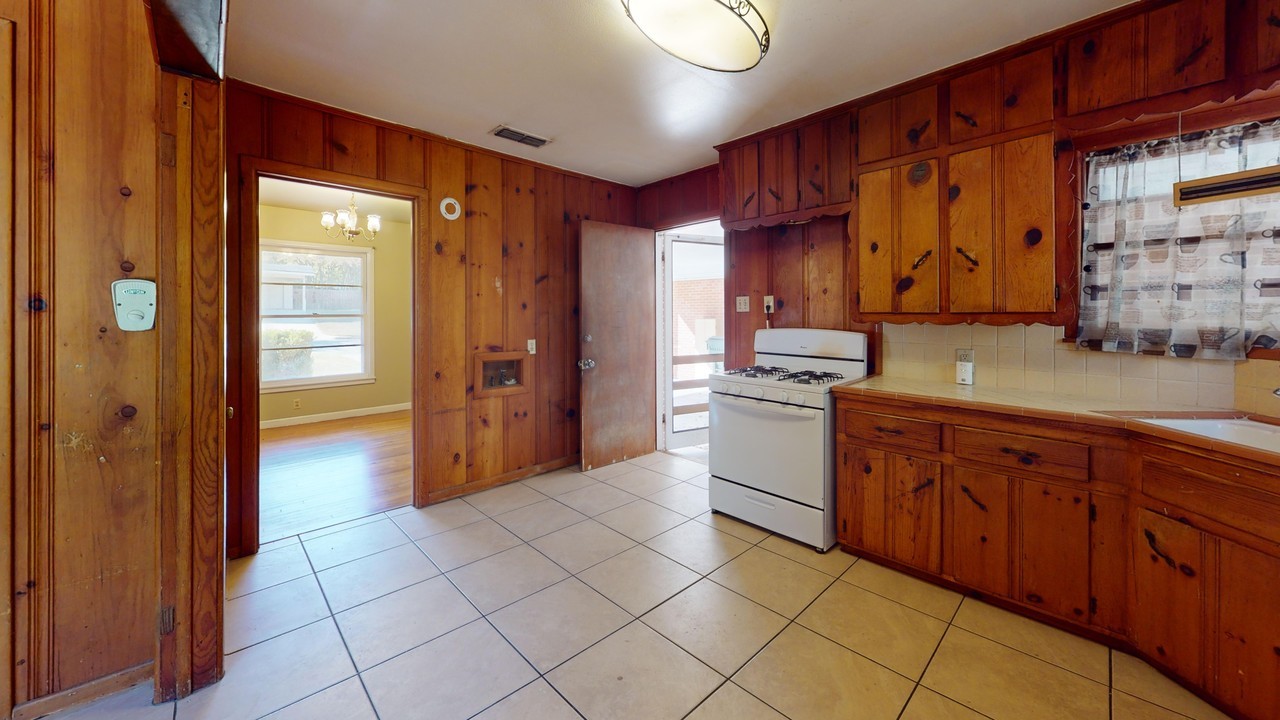 2914 Tanglewood Dr #NA - Photo 6 of 29