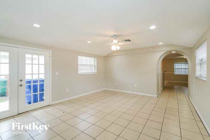 2607 E 113th Ave - Photo 2 of 16